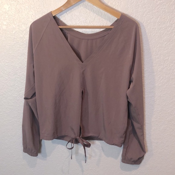 Victoria's Secret Tops - Victoria’s Secret sport top tie bottom v back